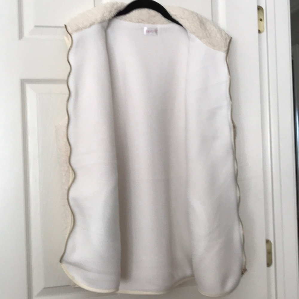 Vest - Picture 3 of 3